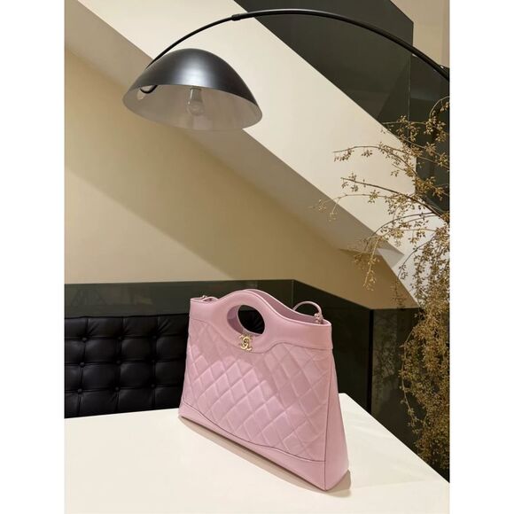 Chanel Women Pre-Loved Bag Very Good Condition - Picture 4 of 9